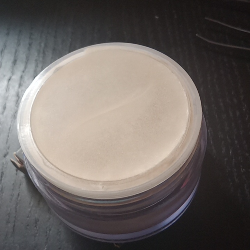Translucent Setting Powder - Pink Beige - Picture 3 of 4